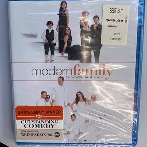 Modern Family- complete third season NWT
